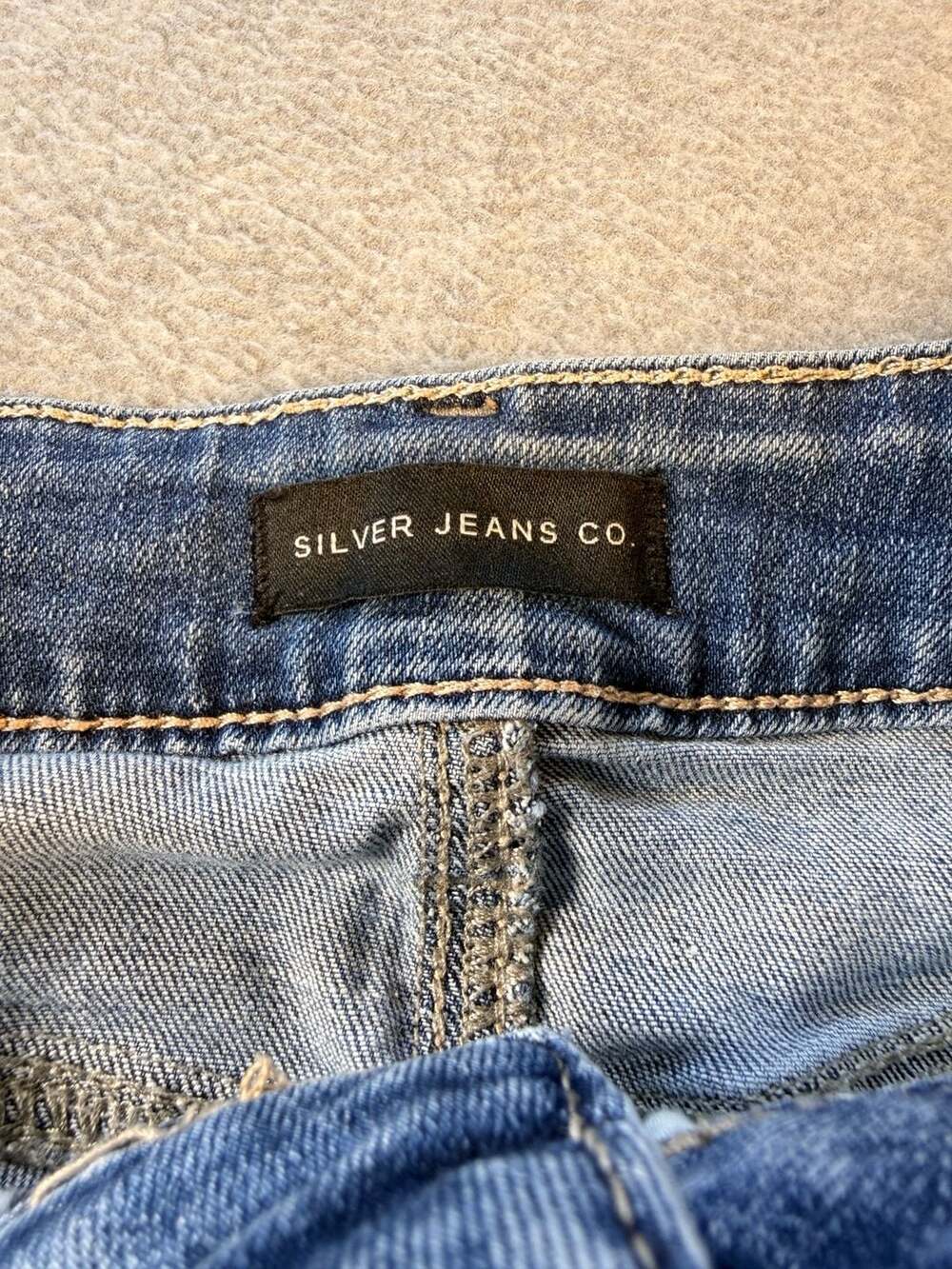 Silver Jeans Co. Suki Distressed Mid Rise Capri Blue Denim Jeans - Picture 7 of 9
